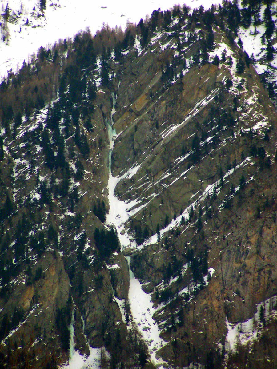Lillaz Gully. Vue d'ensemble.