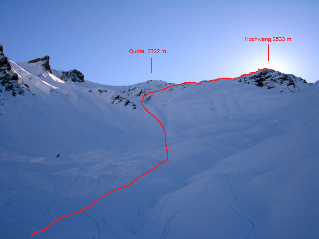 Il primo tratto ripido della discesa dall'Hochwang, scendendo verso Trimmis dal versante Nord Ovest.