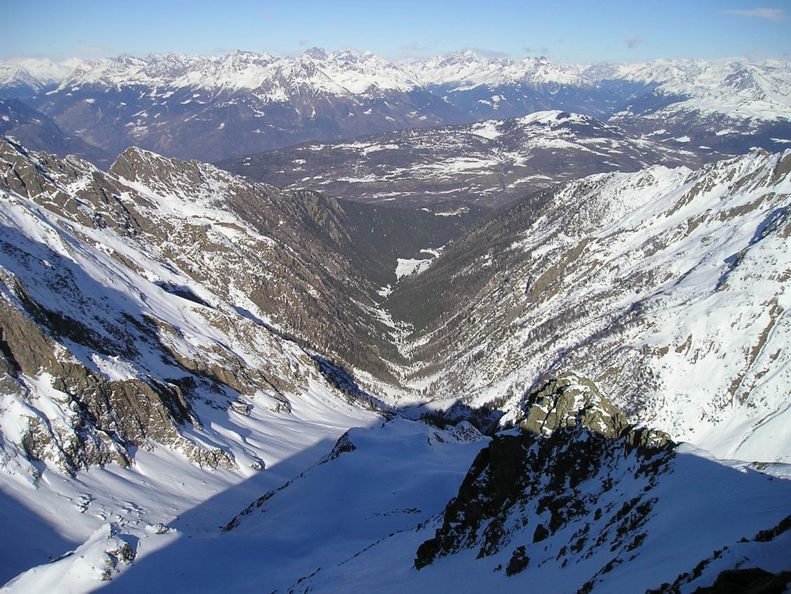 L'ombra del M. Telenek si staglia sul canalone di salita
