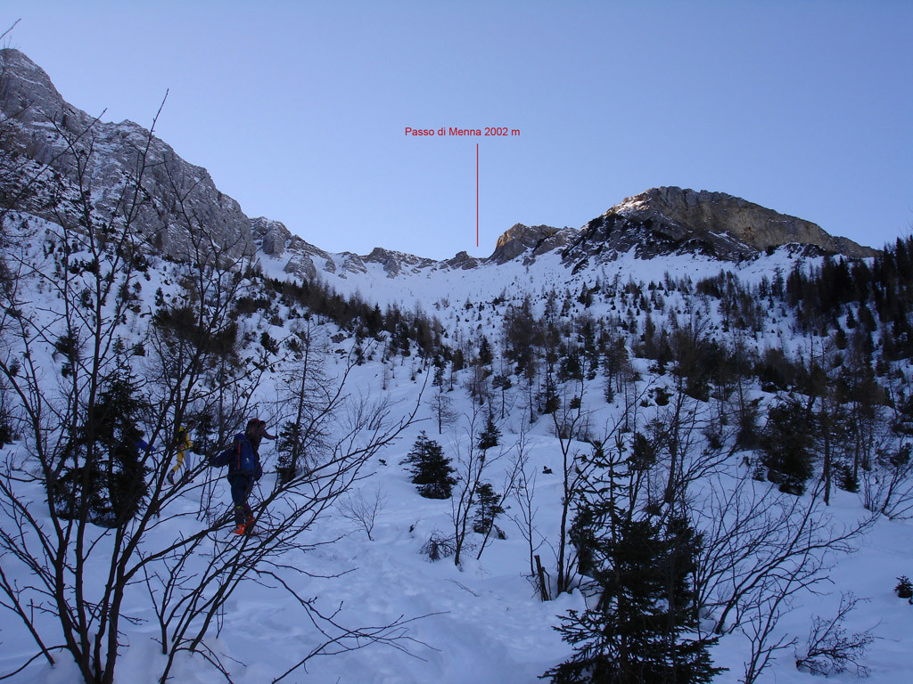 Salendo da Roncobello il vallone che sale al Passo di Menna 2002 m.