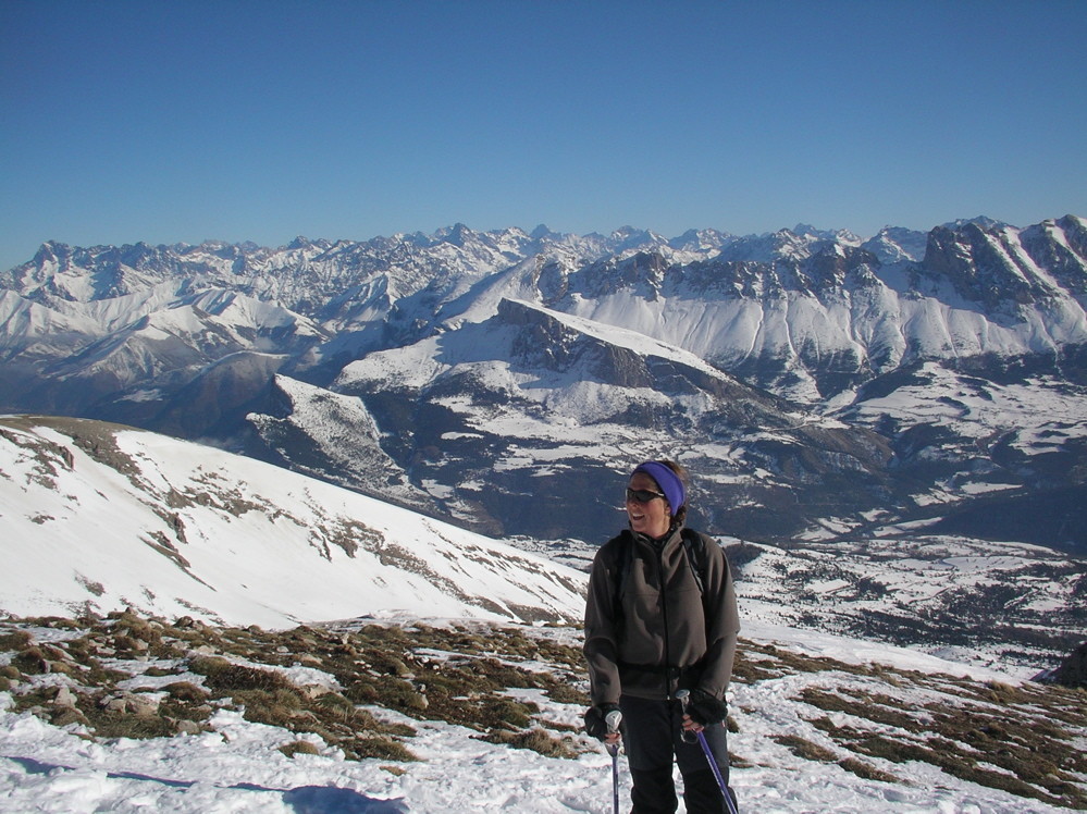 Anne au sommet devant le superbe panorama