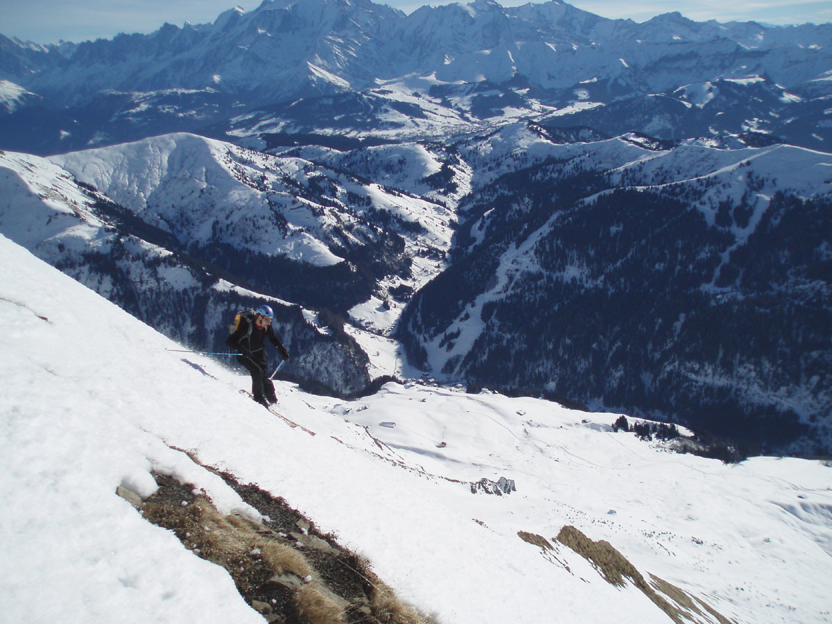 Dans le haut du triangle