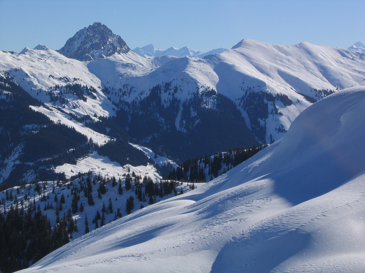 Grosser Rettenstein (2362) et Gross Glockner (3797) depuis la crête du Lodron