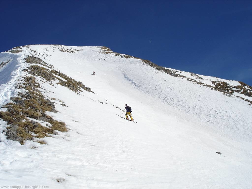 dans la face Sud-Ouest du Mont Charvin (passages à plus de 45°)
