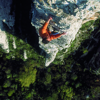 Stéph dans la L4 de "La fuite enchantée (Grande arête)", 6a, Bellecombe-Tarendol (Drôme)