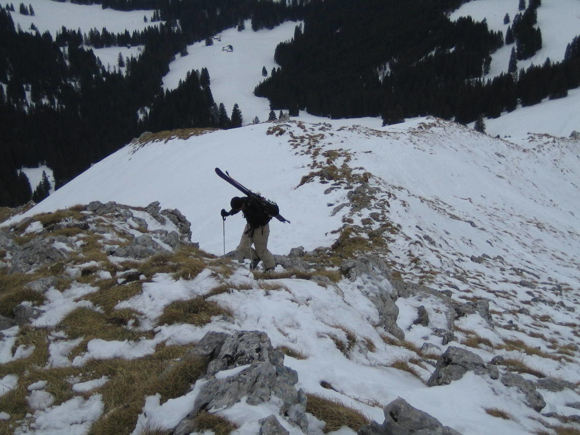 Portage sur la crête du Teysachaux