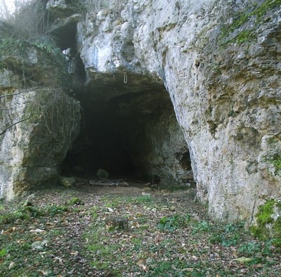 Roches Enchantées-Excideuil. Grotte de l'église. Roches Enchantées-Excideuil. Grotte de l'église.
