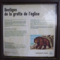Roches Enchantées-Excideuil. Panneau information de la Grotte de l'église.
