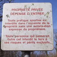 Roches Enchantées-Excideuil. Pancarte de dégagement de responsabilité.
