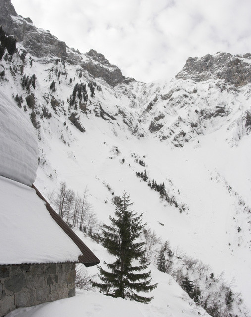 Depuis la cabane forestière les couloirs N du Varo