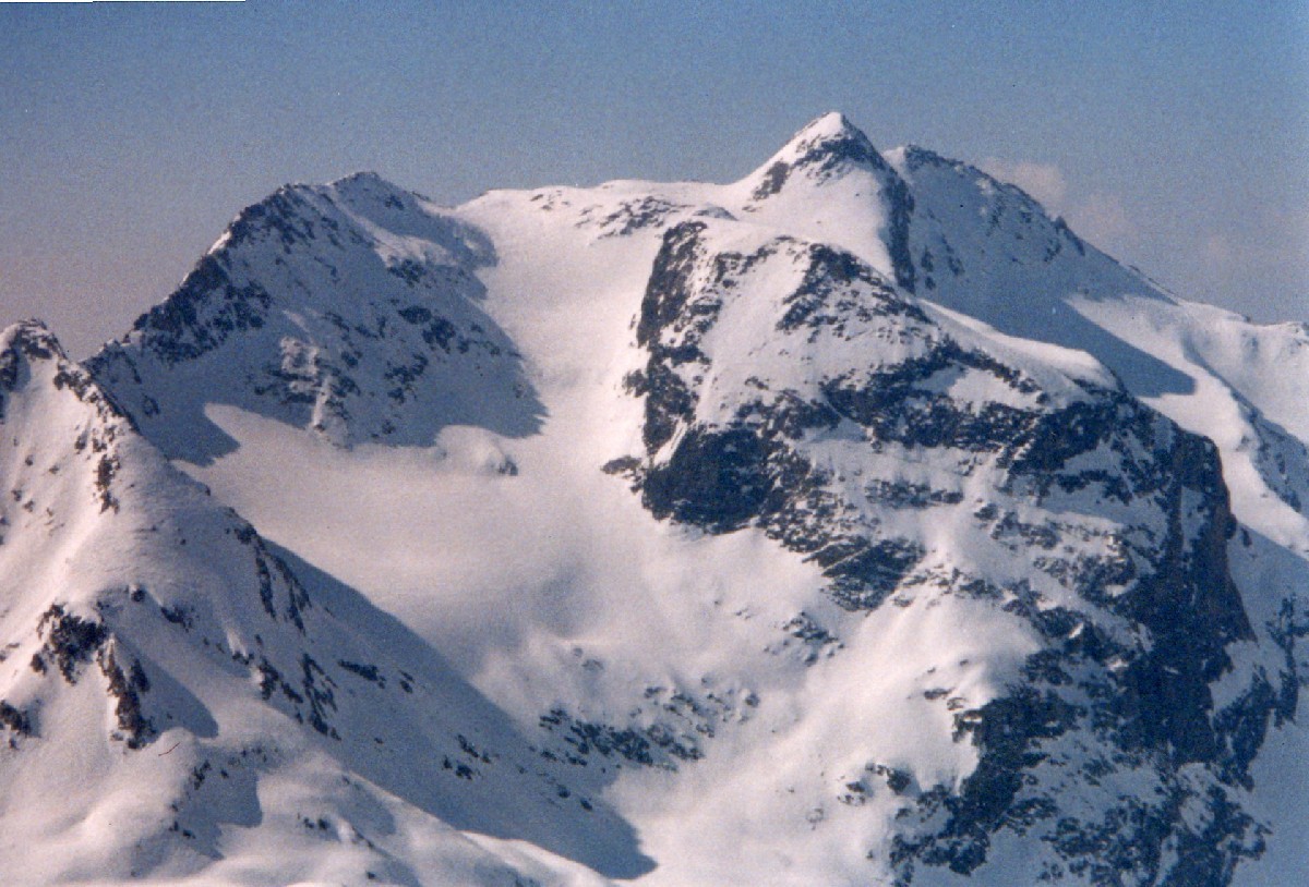Lo splendido vallone finale del Duan preso dalla Cima del Piz Mäder (marzo 2003)