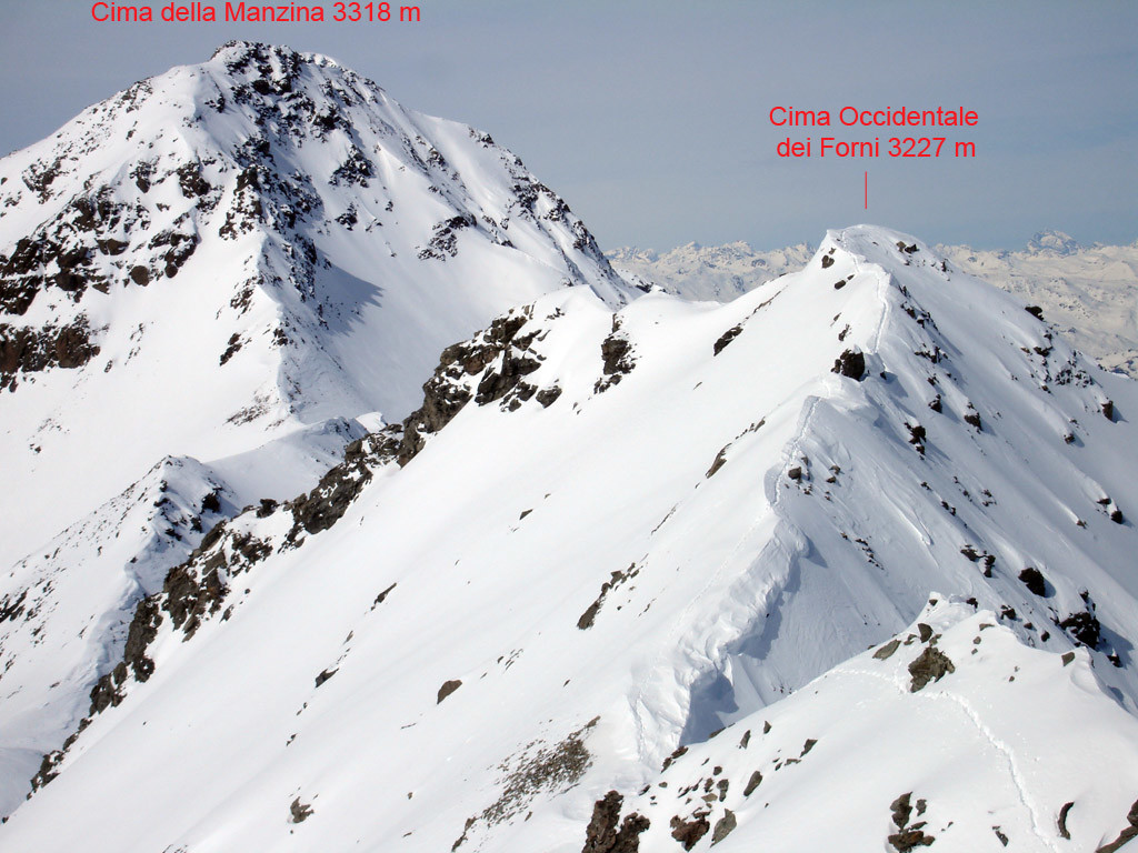Dalla quota 3232 m il tratto di cresta per accedere alla cima.