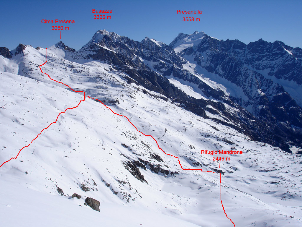 La discesa verso il rifugio Mandrone 2449 m.