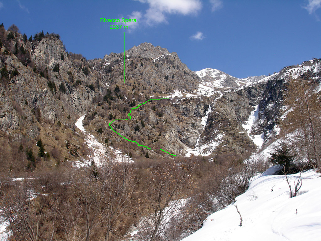 Parte del sentiero estivo al Bivacco Spera 2037 m. (Valle di Salimmo).