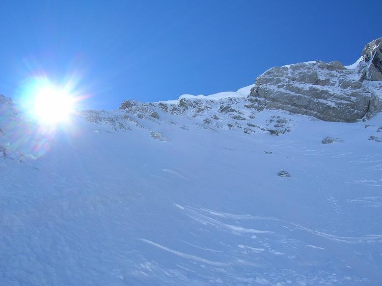 au milieu de la face pendant la descente