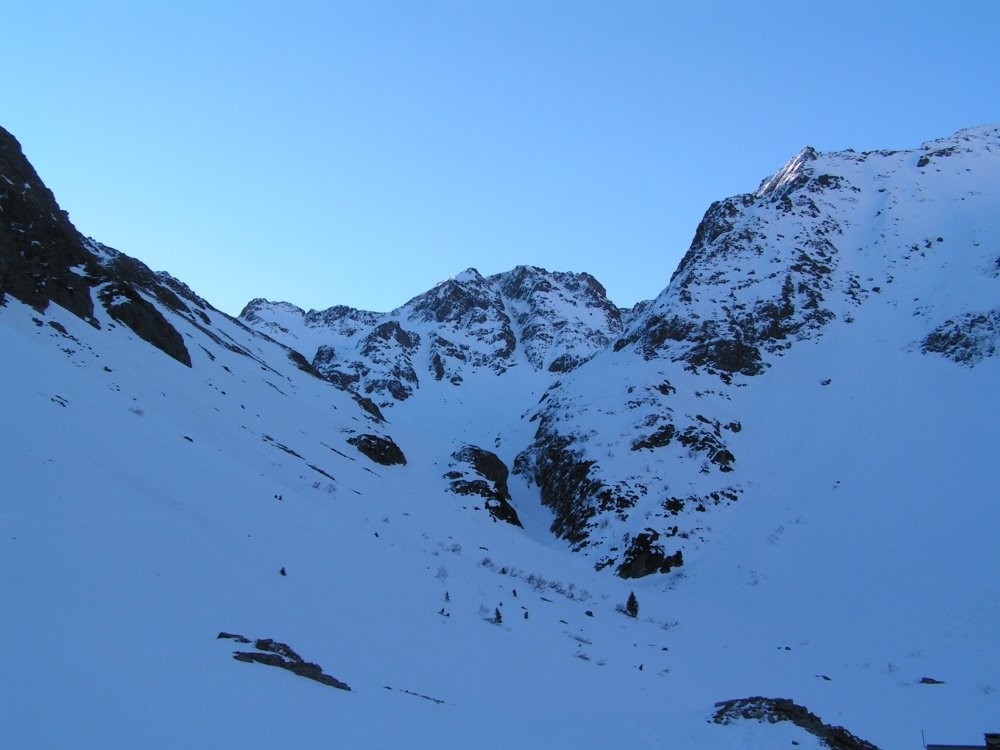 De Combe Madame, le col de la Croix, versant W, couloir NW de la crête de la Marmottane,
