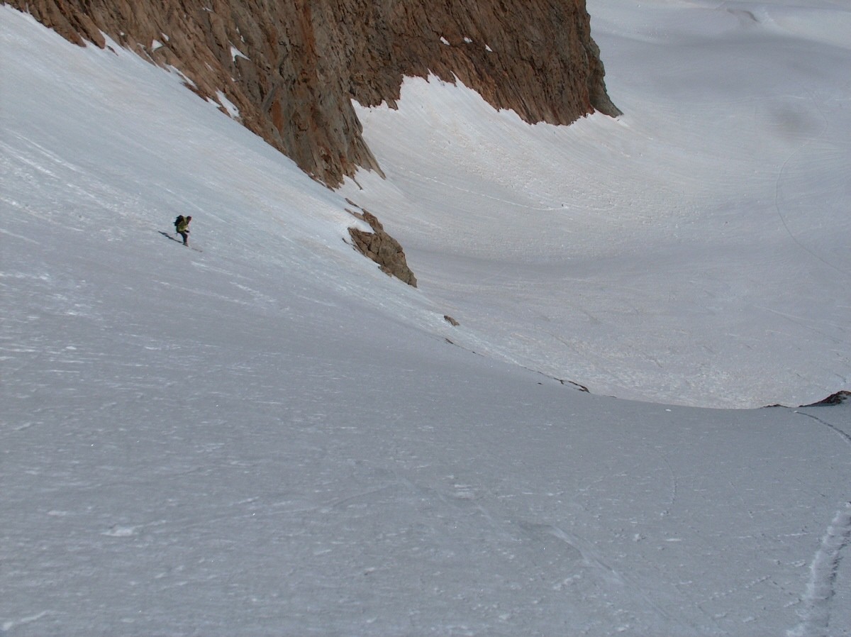 A la descente dans le rétrécissement.