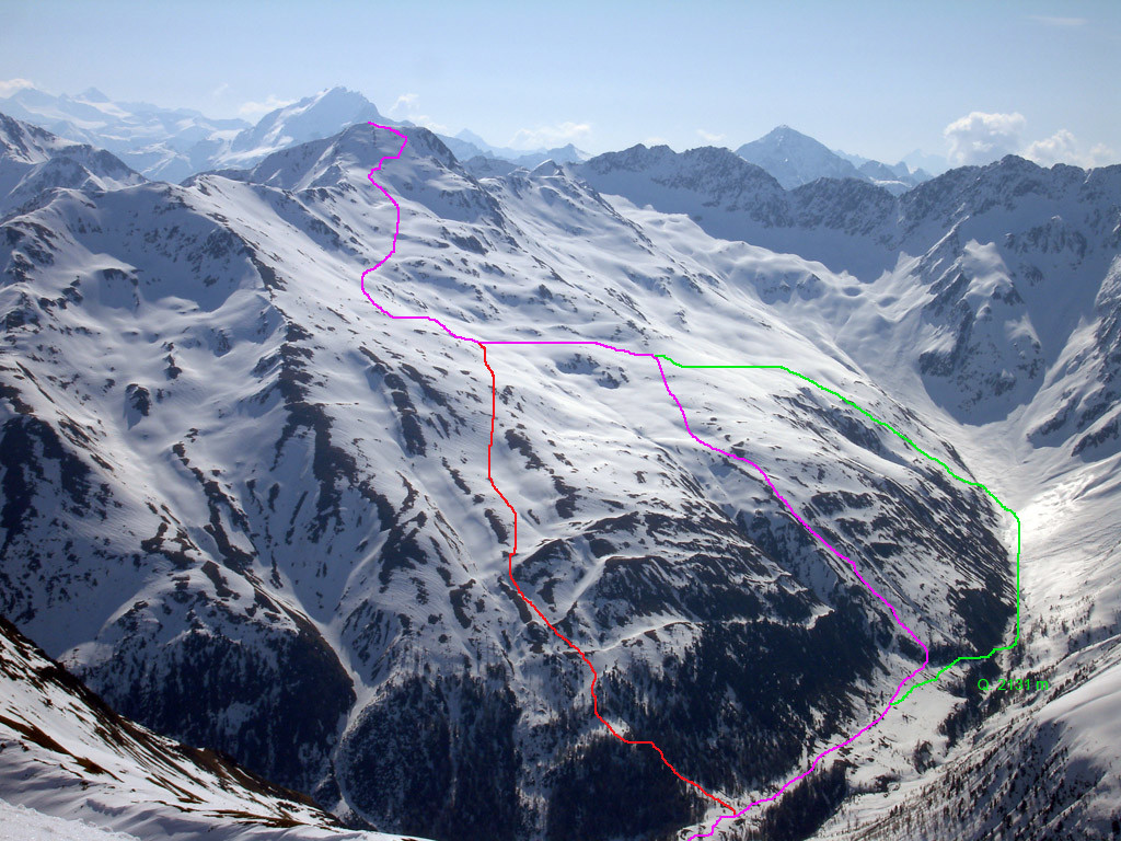 Le 3 possibilita di salita alla Corna di Capra 3133 m dal versante SW, visto durante la salita al Piz la Stretta 3104 m..