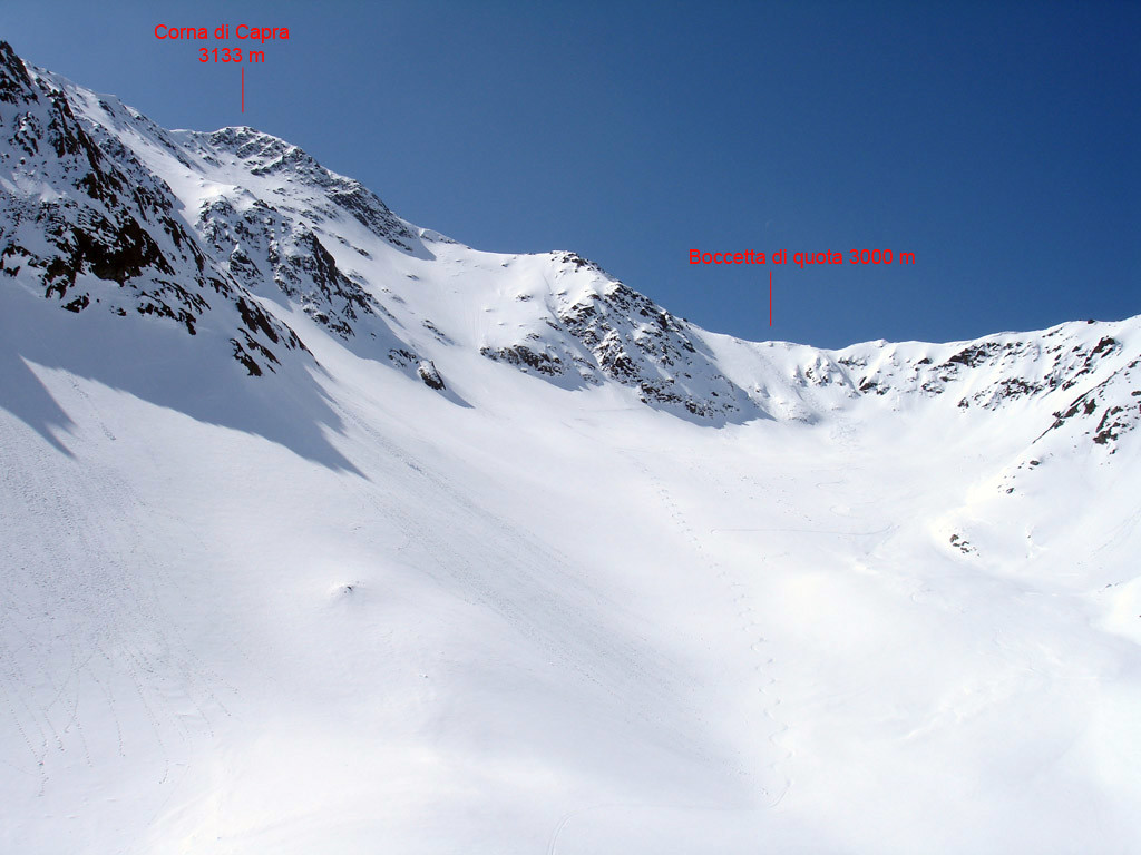 Il primo ripido tratto di discesa verso la Valle delle Mine.