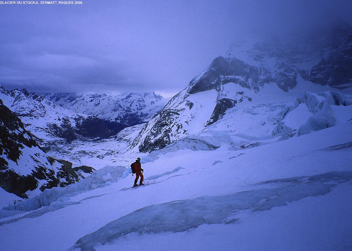 Descente de Tête Blanche sur Zermatt par le Stockji Gletscher