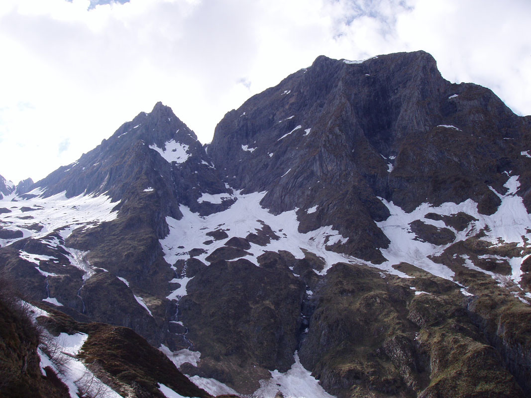 petit et grand Valier (2838m ) on devine le couloir Faustin