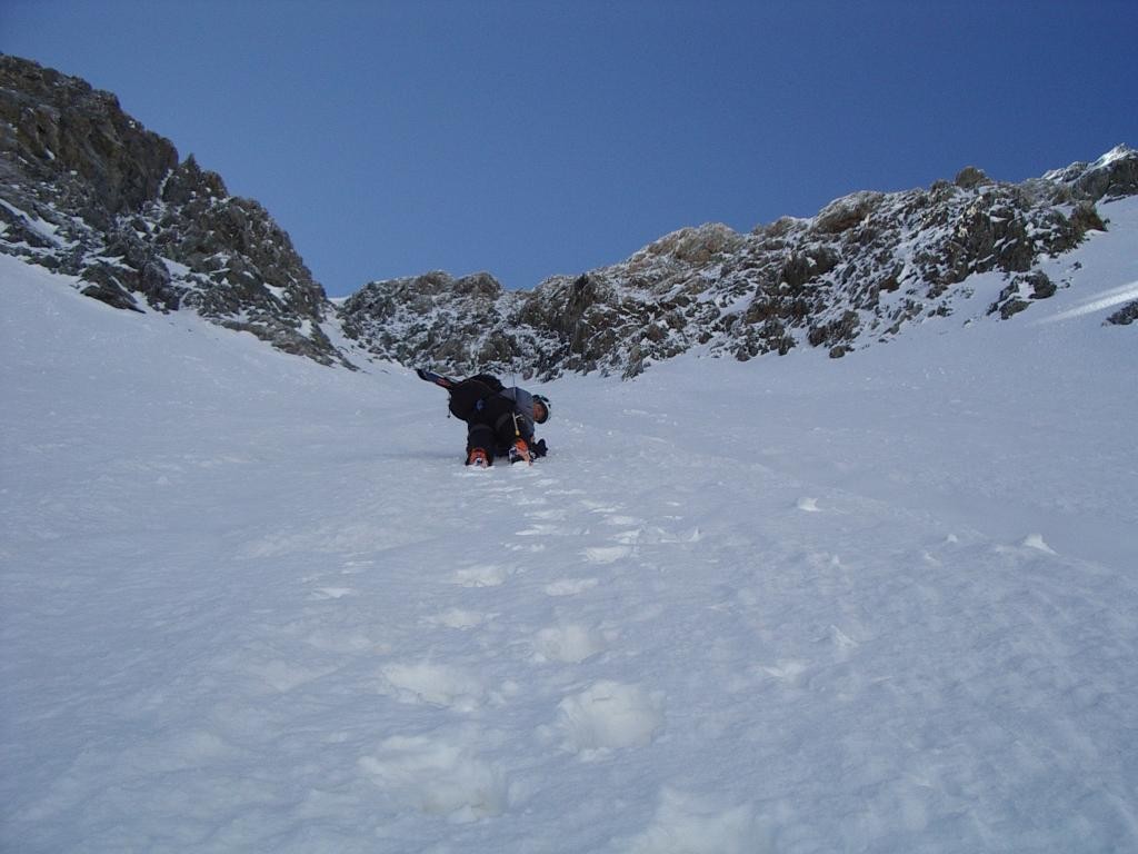 Remontée de la pente centrale du couloir occidental du Vaccivier