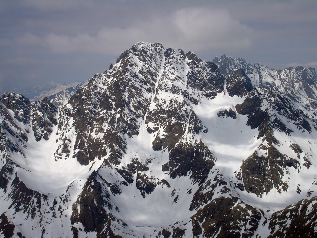 Il Pizzo Coca 3050 m versante E, dal Pizzo del Diavolo di Malgina 2926 m.