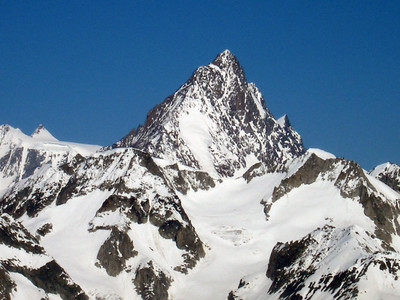 Il Finsteraarhorn 4274 m, visto dal Ritzhörner 3111 m.