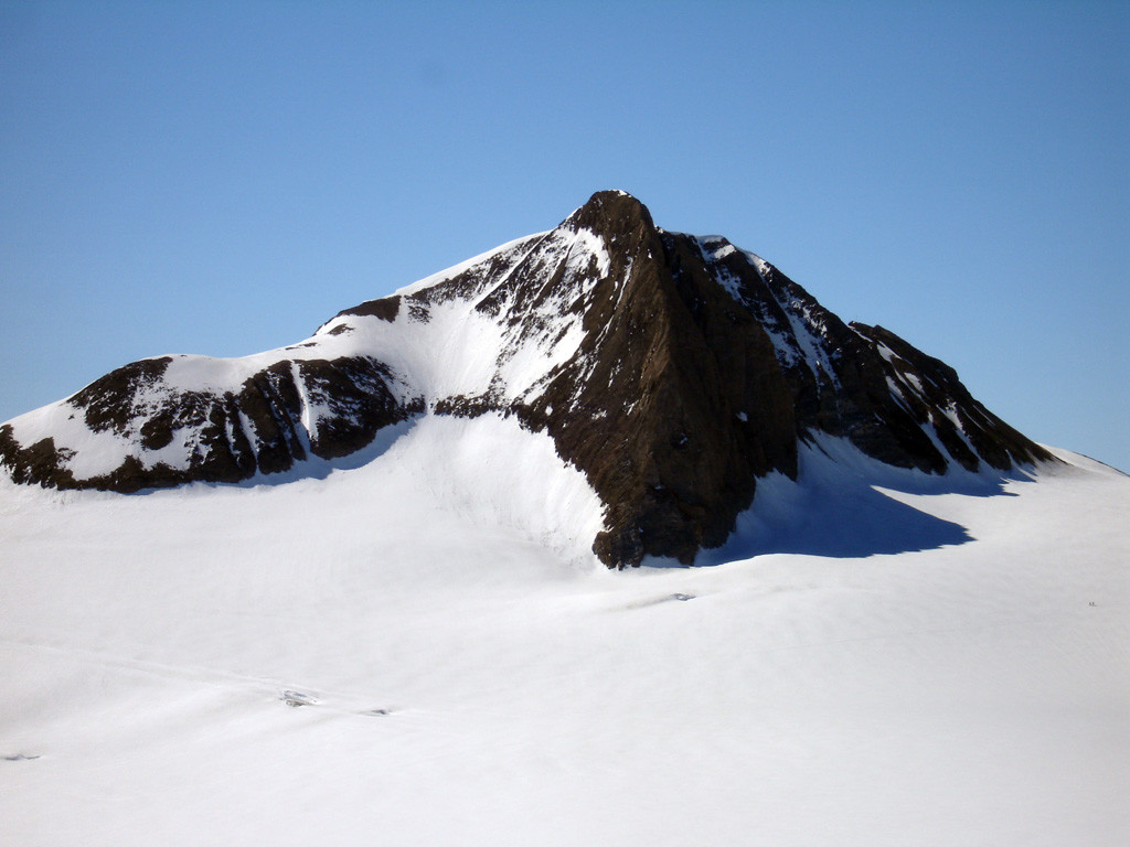 Il Rothorn 3289 m versante N del Griesgletscher, visto dalla cima del Ritzhörner 3111 m.