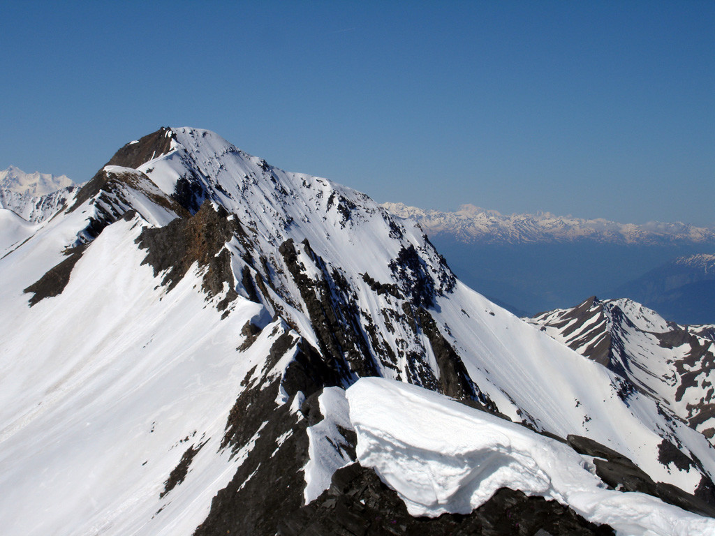 Il Marezebach-schije 3182 m visto da NE dalla cima del Ritzhörner 3111 m.