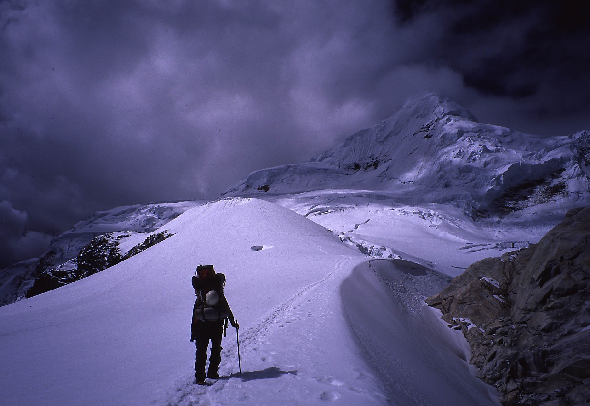 Tocclaraju (6032m) : montée au camp d'altitude à 5300m