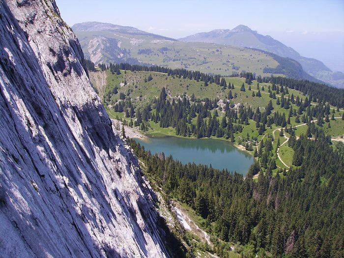 Le Lac Bénit vu de la Voie des Dalles