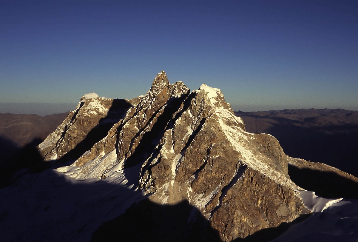 Les Urus Sud depuis le sommet nord (5430m)