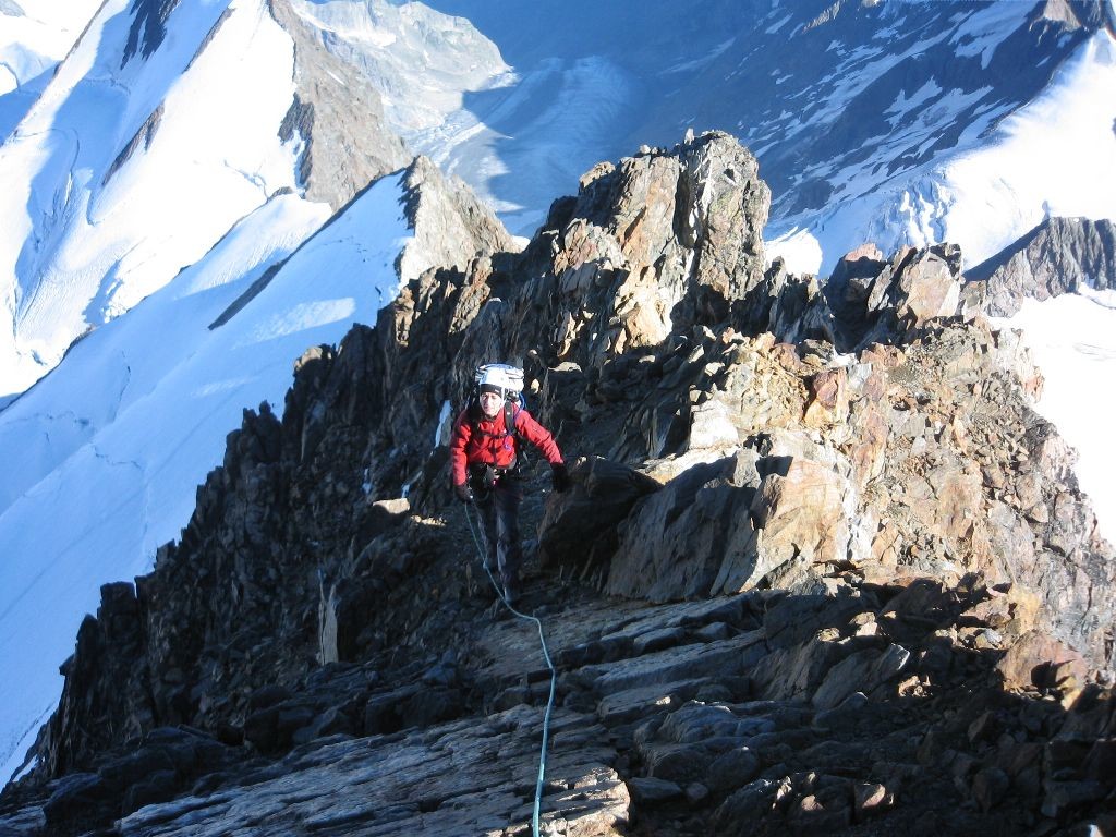L'arête Rocheuse menant au sommet du Finsteraahorn