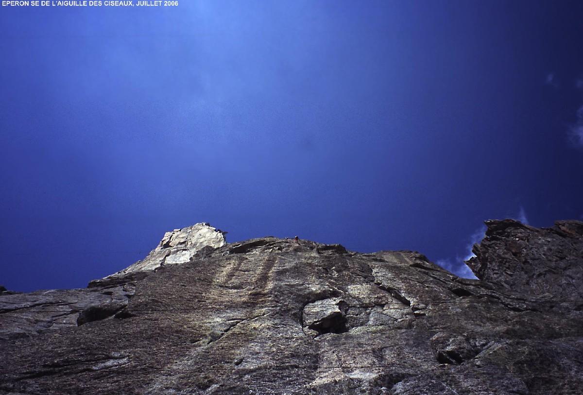 Descente en rappel de l'éperon SE aux Ciseaux