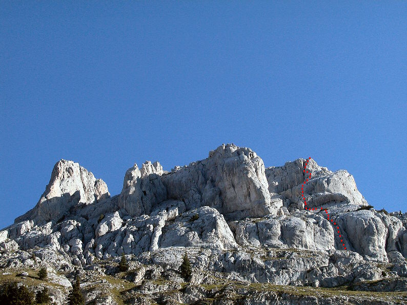 Pointe E du Midi ( Pointe Dzérat ) 2278 m Arche à Gauche