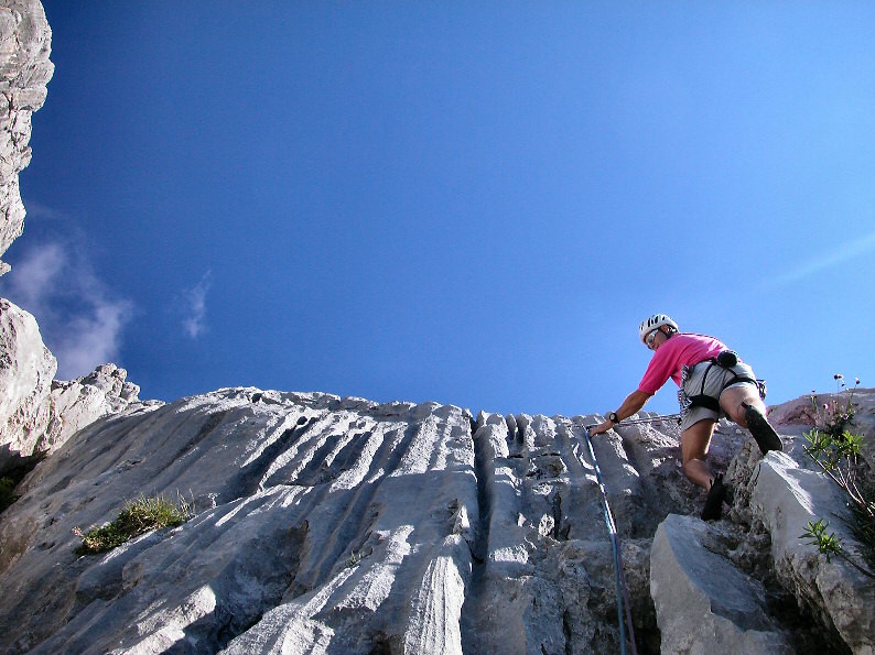 Pointe E du Midi ( Pointe Dzérat ) 2278 m Arche à Gauche : le cannelures del terzo tiro