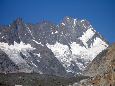 Il versante NE dell'Lauteraarhorn 4042 m. Il versante NE dell'Lauteraarhorn 4042 m.