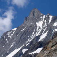 Il versante Sud del Lauteraarhorn 4042 m, dall' Aarbiwak 2731 m.
