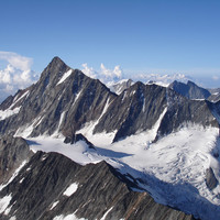 Il versante NNE del Finsteraarhorn 4273,9 m e dell'Agassizhorn 3953 m,visti dal Lauteraarhorn 4042 m.
