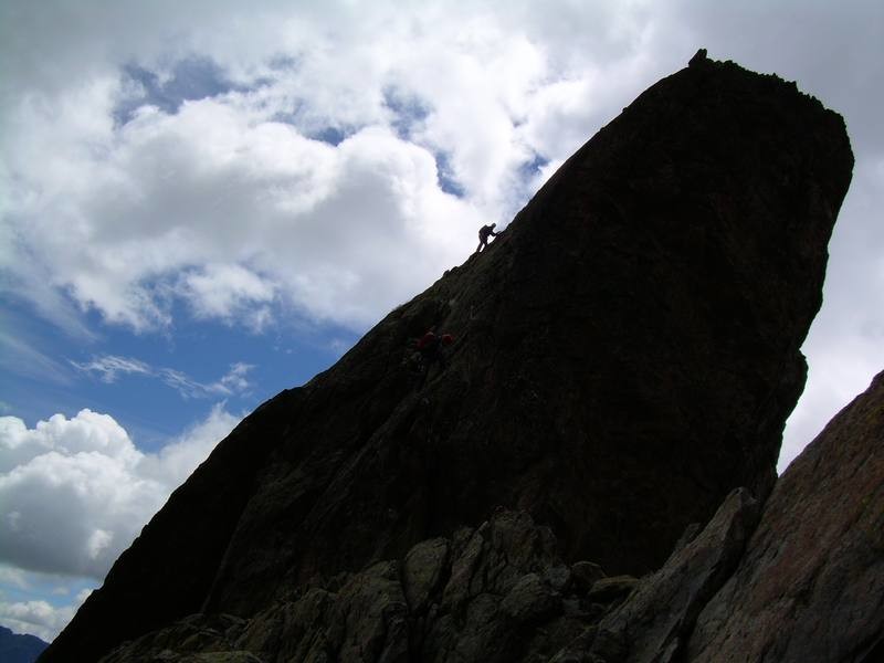 Dans la descente des Dents, entre ombre et lumière.