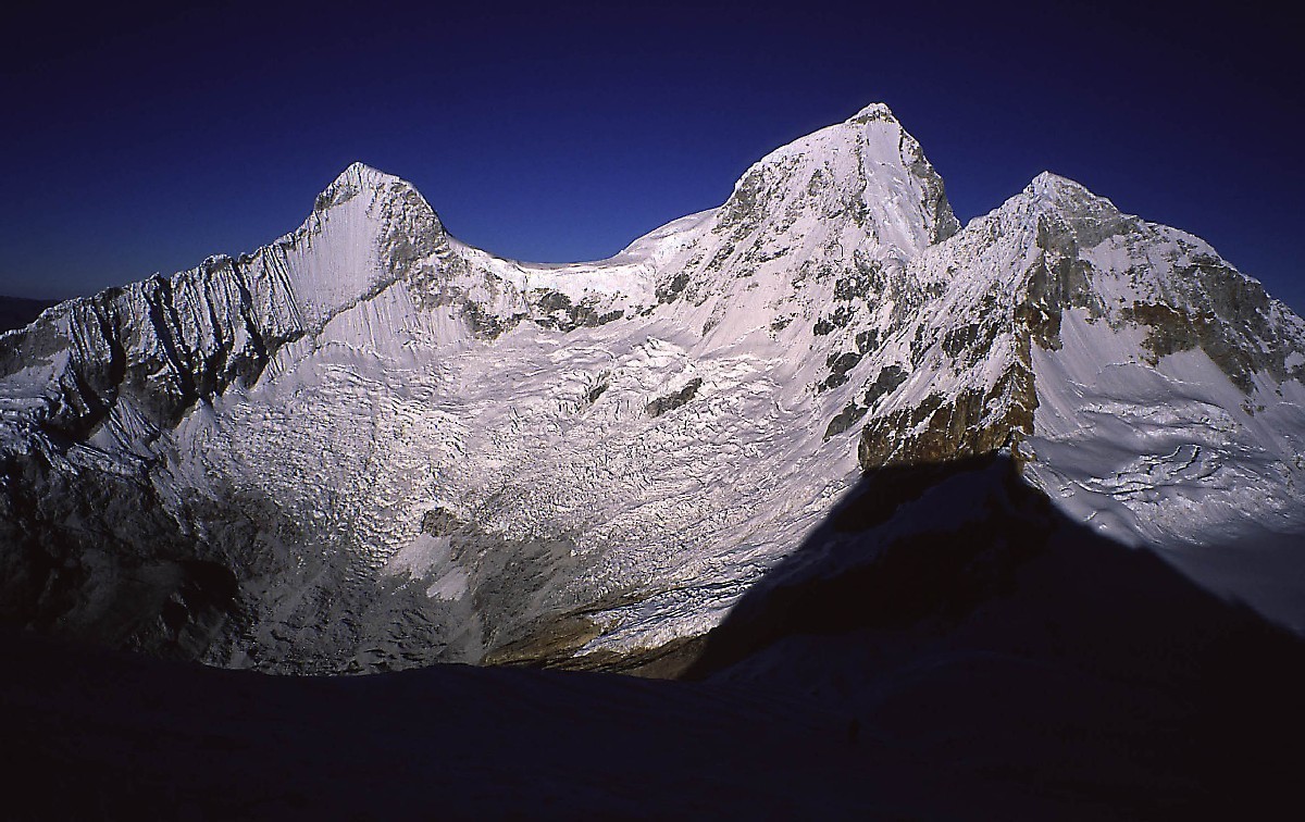 Lever de soleil sur le Huandoy (Cordillère Blanche)