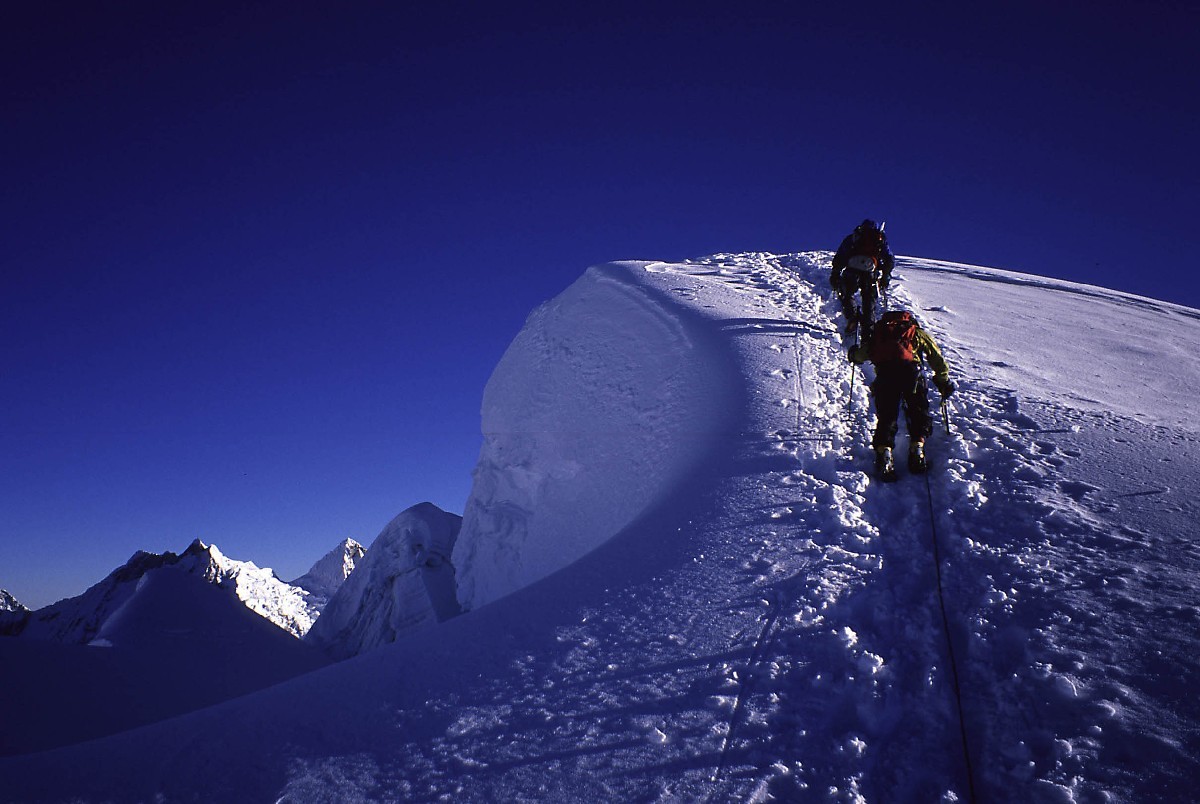 Arête sommitale du Pisco (5750m)