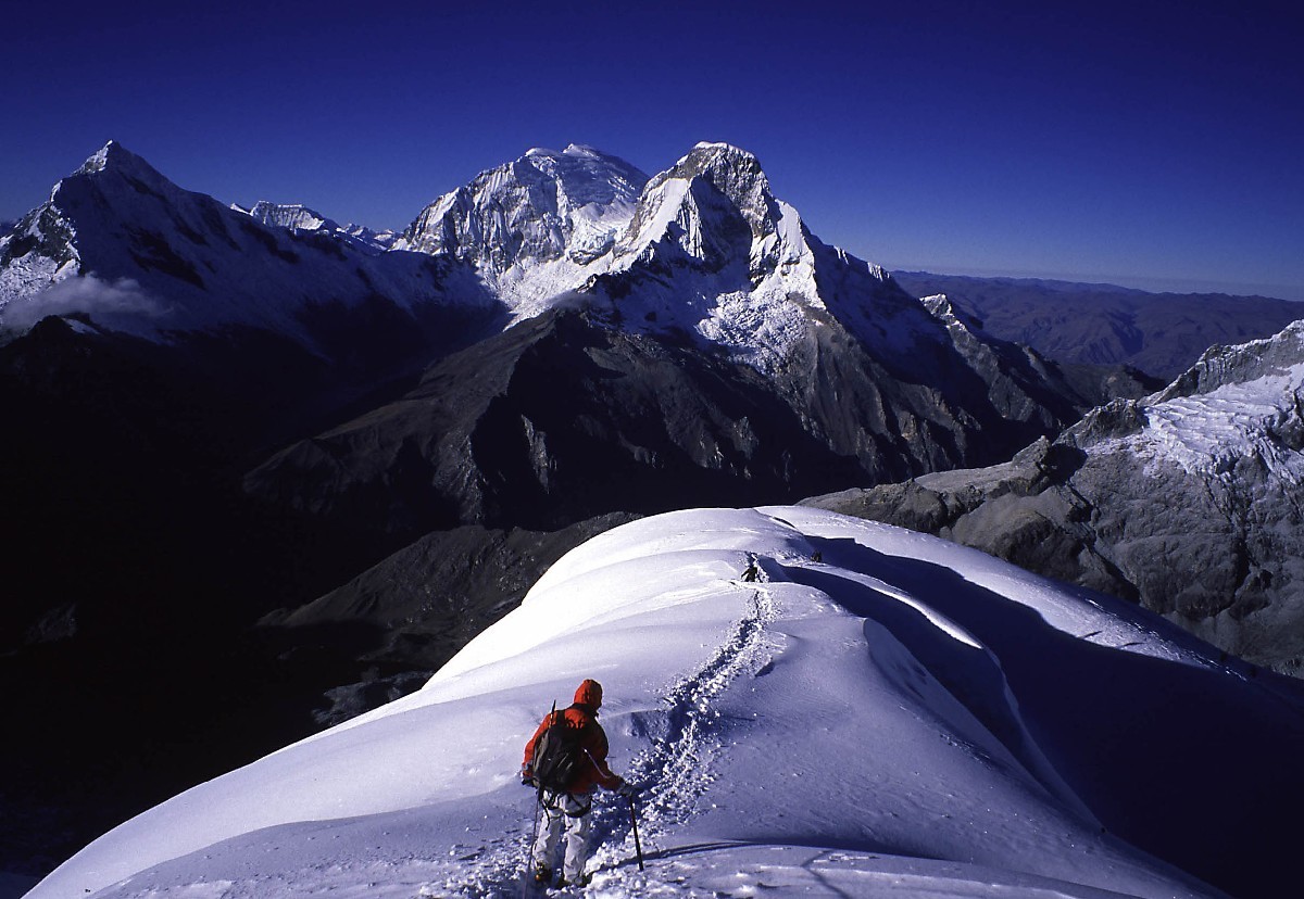 Arête sommitale du Pisco (5750m)