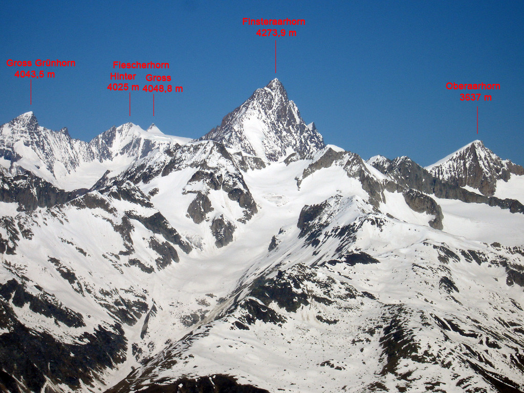 Il magnifico panorama verso Nord sull'Oberland Bernese, dalla cima del Ritzhörner 3111 m.