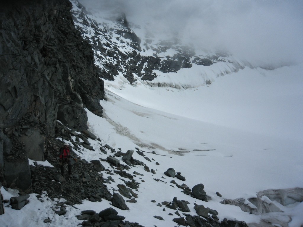 Photo prise du pied de l'arête NW issue du Rimpfischhorn