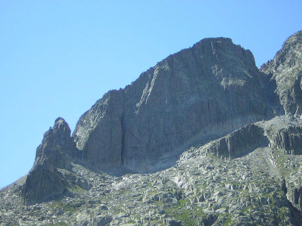 La paroi nord du pic de Comalespada