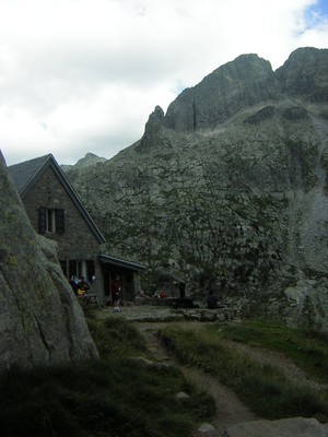 Le refuge et la paroi Le refuge et la paroi
