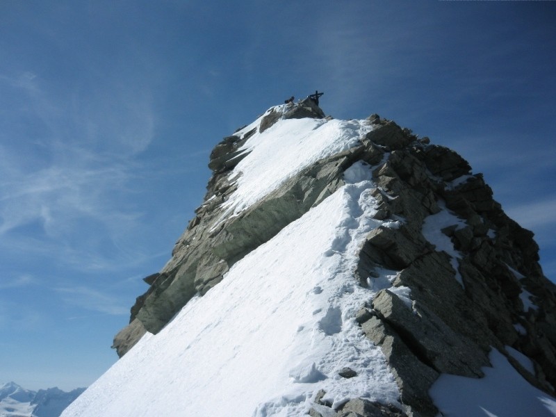 Peu avant le sommet du Zinalrothorn ...