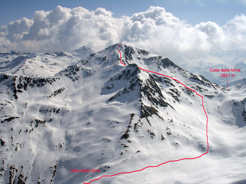 Il Pizzo Filone 3133 m, visto dalla cima della Corna di Capra 3133 m.